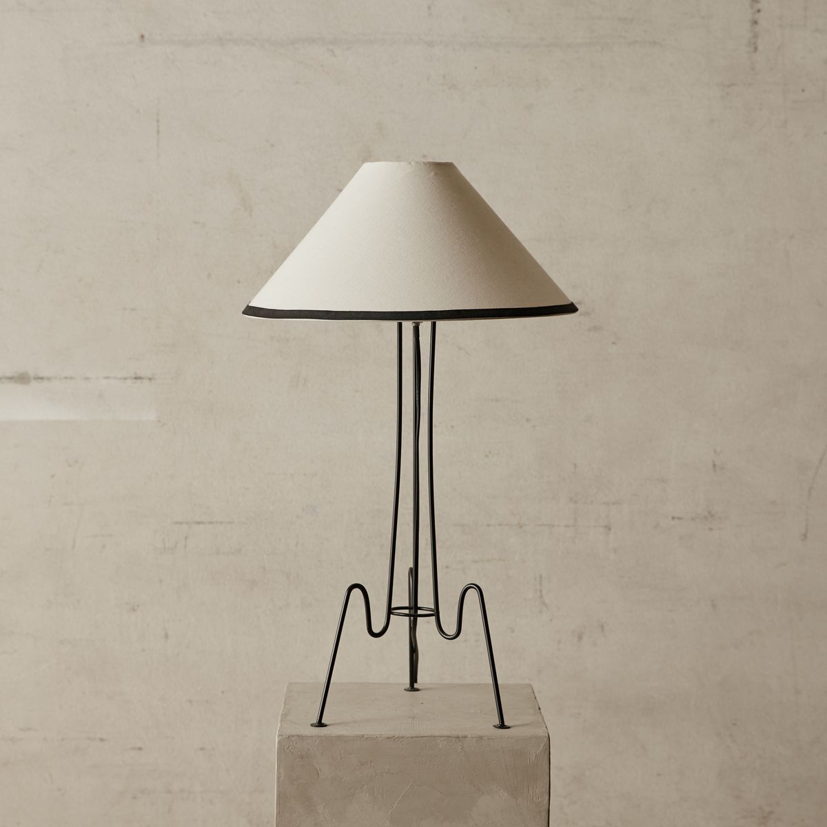 Peta Metal Black Table Lamp I McMullin & co. Floor and Table Lighting Collection